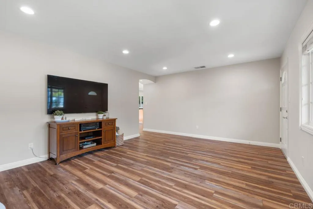 https://cdn.realtyfeed.com/cdn/127/306518750/74a6e37c2988f17b0f5ad8b3a0d86dae.webp