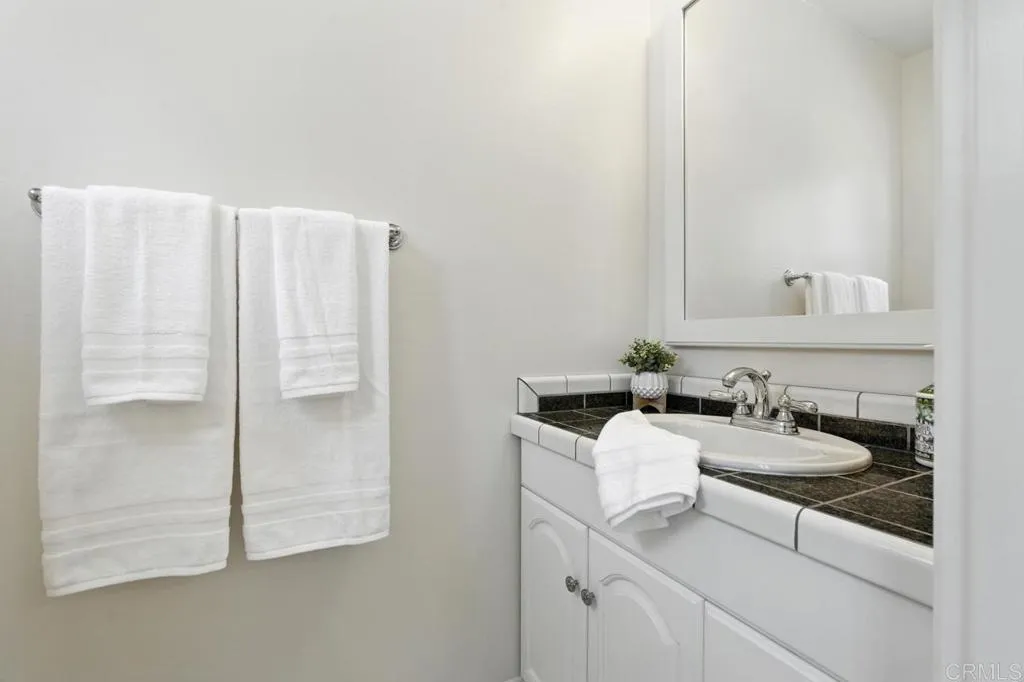 https://cdn.realtyfeed.com/cdn/127/306518750/8c8baac70be44a54c76addb78419de42.webp