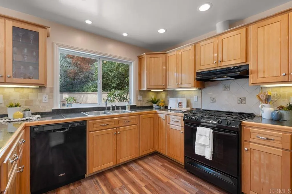 https://cdn.realtyfeed.com/cdn/127/306518750/e87430bf84350f4ba8adc0ec4447b045.webp