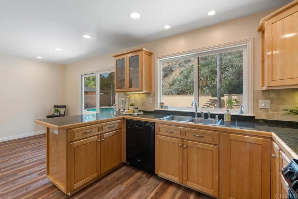 https://cdn.realtyfeed.com/cdn/127/306518750/fdc5ef162f6dcfaec2948c4046828419.webp