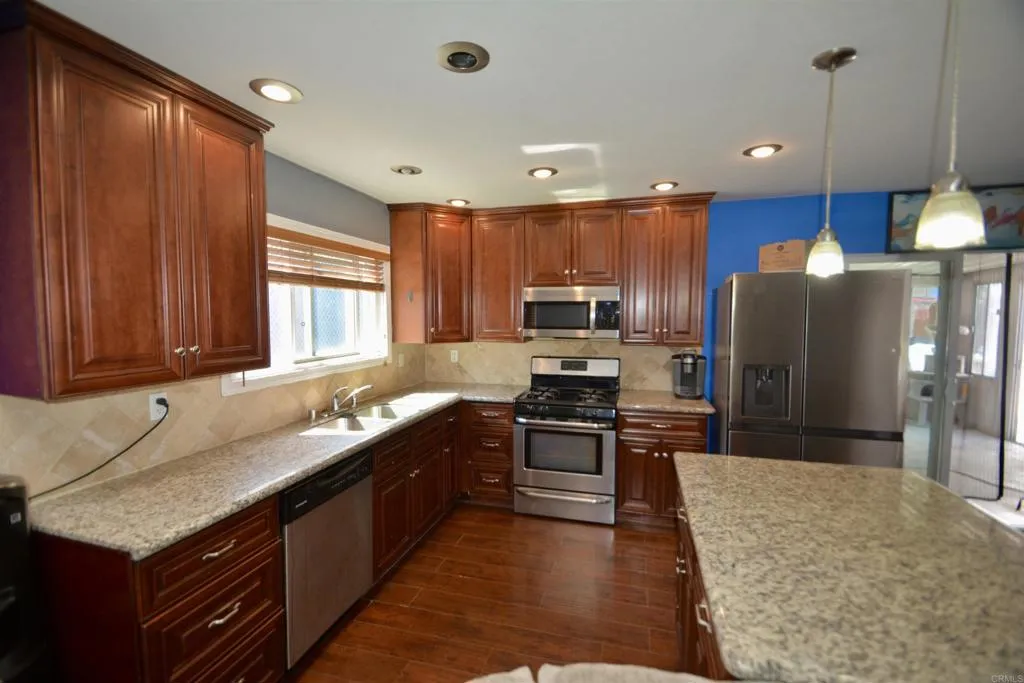https://cdn.realtyfeed.com/cdn/127/306518786/c774414509472369a832b82e667bc3b8.webp