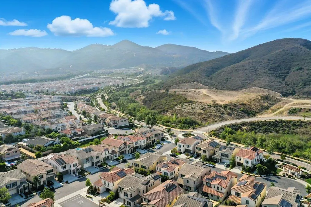https://cdn.realtyfeed.com/cdn/127/306518789/ef390dba81c85fc3e001ecde0987329c.webp