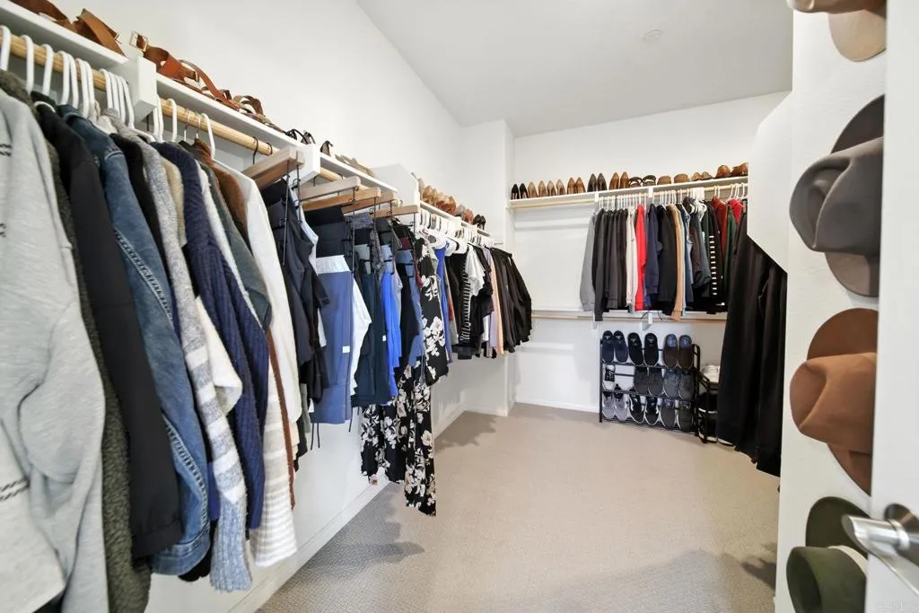 https://cdn.realtyfeed.com/cdn/127/306518789/f1de3dfa73395f182feaabefce14f122.webp