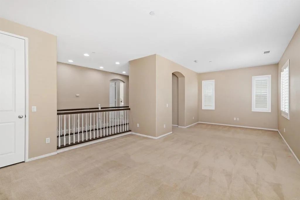 https://cdn.realtyfeed.com/cdn/127/306518793/4ae4fd72c3b05ec0f8ff43b541ccd2c3.webp