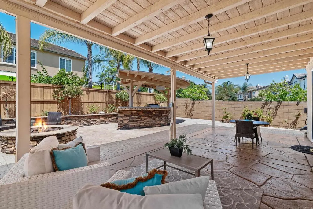 https://cdn.realtyfeed.com/cdn/127/306518793/50aba9b59cc2c6045669d632ebc3d936.webp