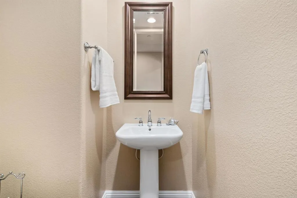 https://cdn.realtyfeed.com/cdn/127/306518793/937f29afad982453648547f0383ff1d2.webp