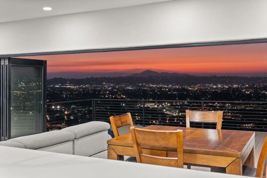 https://cdn.realtyfeed.com/cdn/127/306518845/87086838fd2bc065771cc8d847d6532c.webp