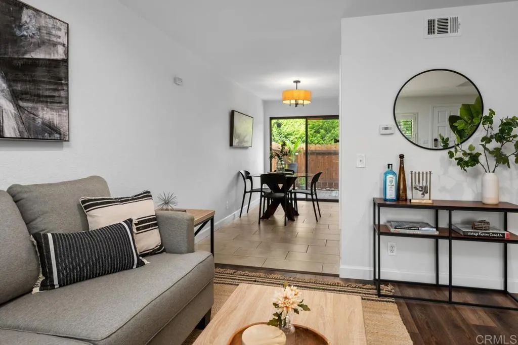 https://cdn.realtyfeed.com/cdn/127/306518863/1749cc09528e6408cadf88f36a93f5e7.webp