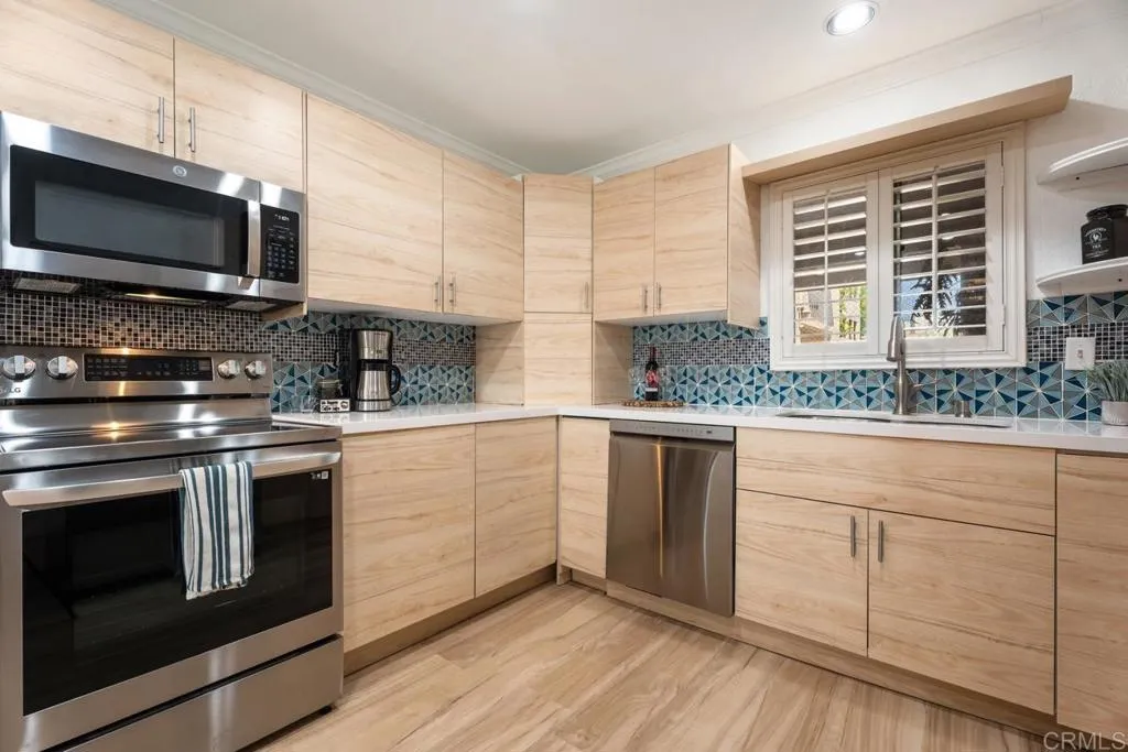 More Details about MLS # PTP2506212 : 6960 HYDE PARK DR UNIT 4