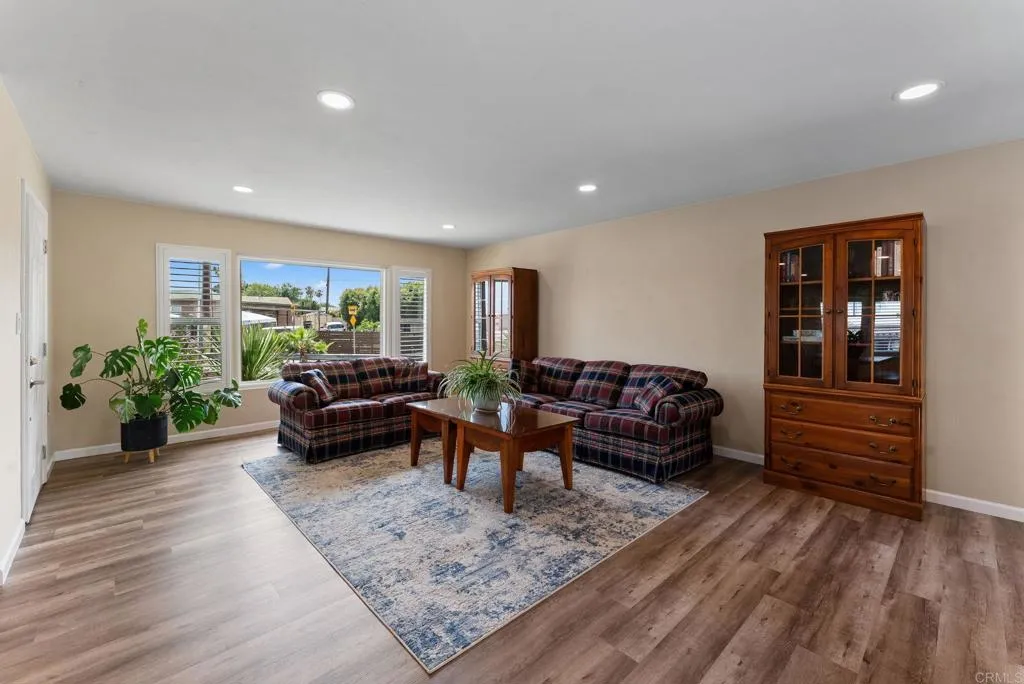 https://cdn.realtyfeed.com/cdn/127/306518898/9eadce1c3935c625864dbef7c3440f31.webp