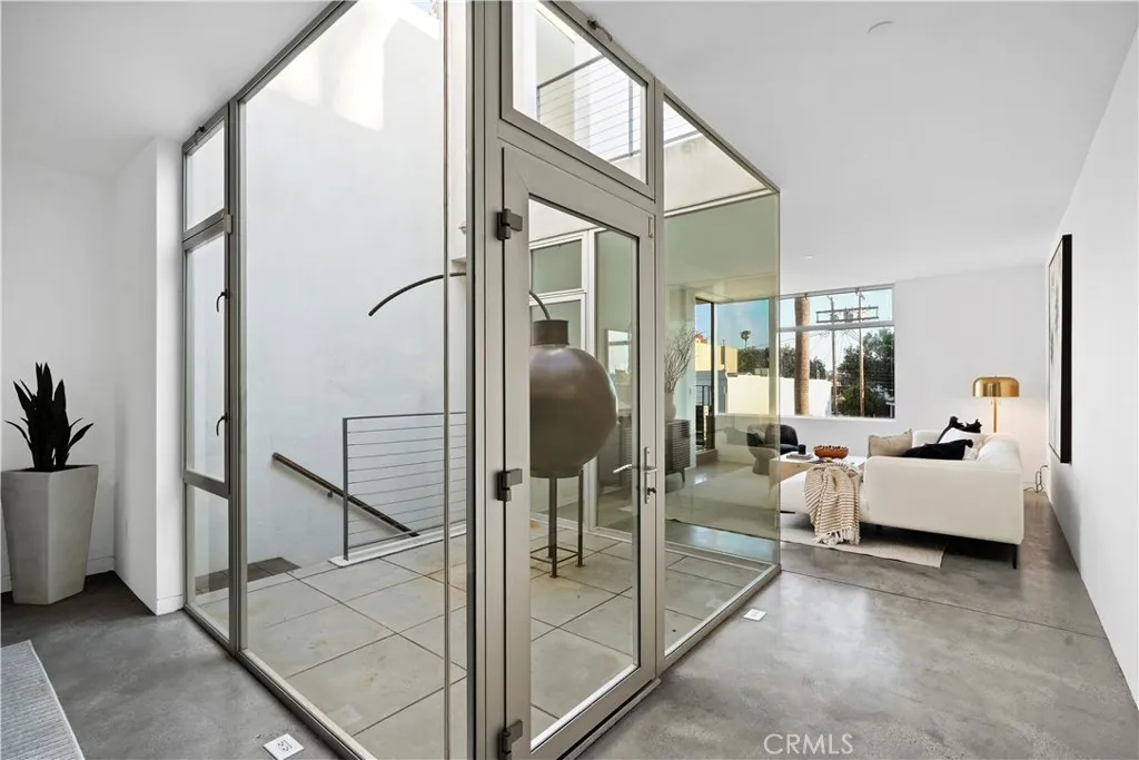 1121 Abbot Kinney Boulevard Unit 3, Venice, CA 90291 - Photo 3 of 26, Venice, CA