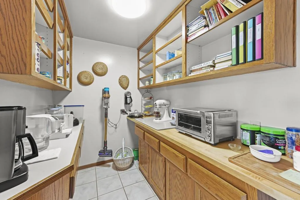 https://cdn.realtyfeed.com/cdn/127/306518927/0eaf497f2df1a57d5fe714c8e9856013.webp