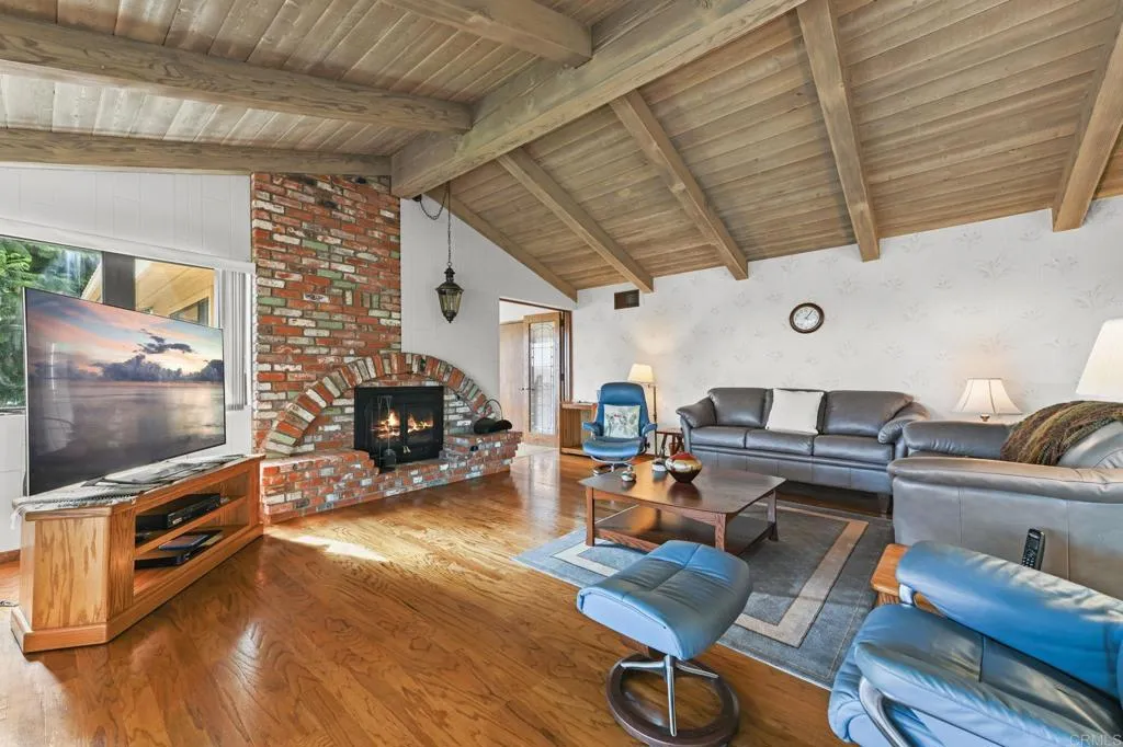 https://cdn.realtyfeed.com/cdn/127/306518927/a42c46d64a84f82c1c01f6f511aa3f97.webp