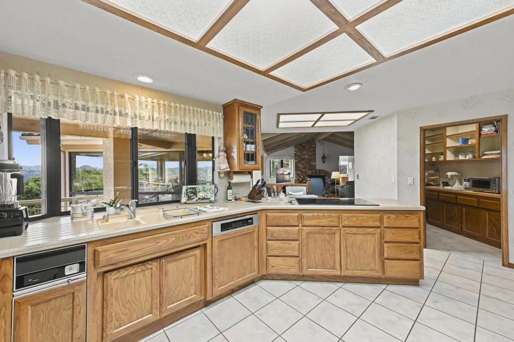https://cdn.realtyfeed.com/cdn/127/306518927/eeb136ee471d4d11f072f8aadd13fd4e.webp