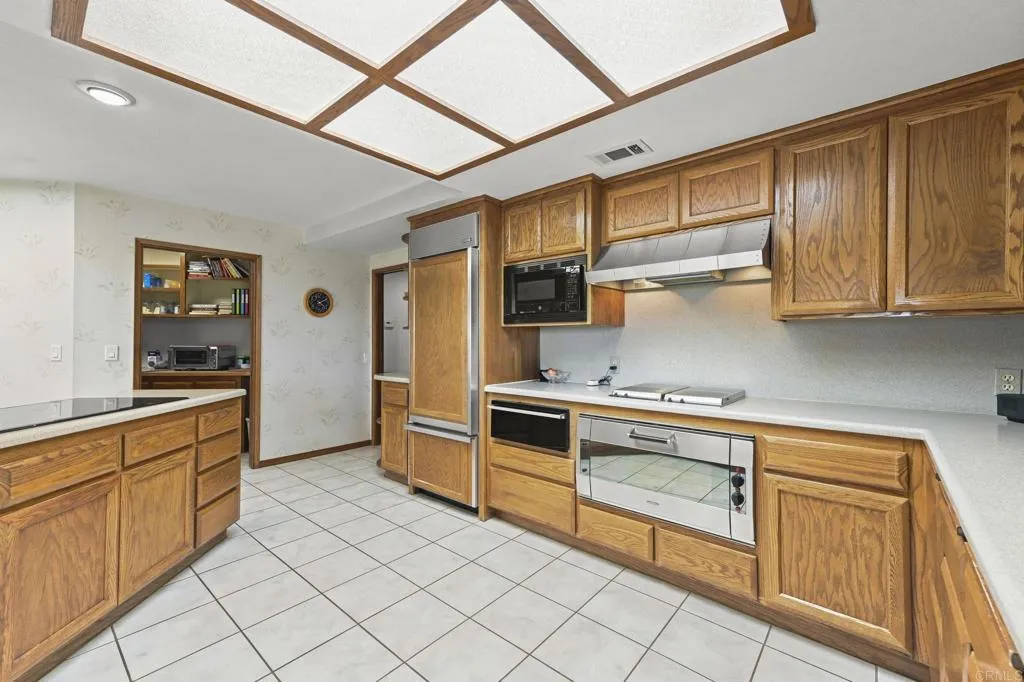 https://cdn.realtyfeed.com/cdn/127/306518927/f569993881f5192ffb2e9b5d1e8b7f19.webp