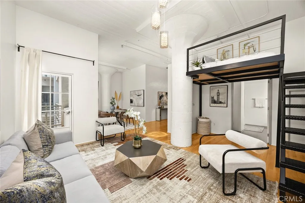 420 S SAN PEDRO Street 427