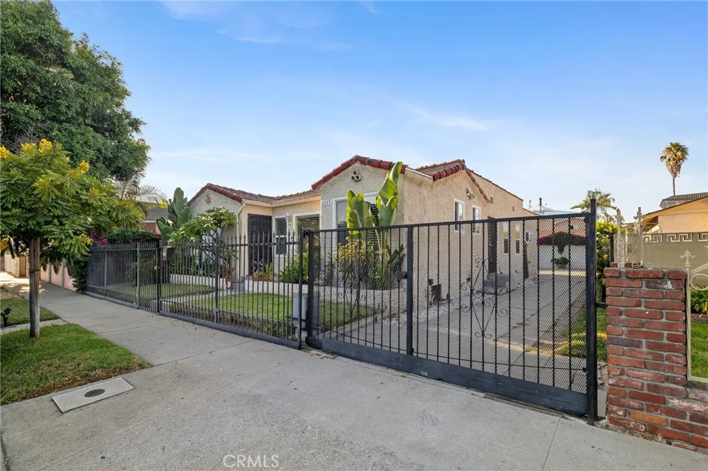 Los Angeles, CA 90044
