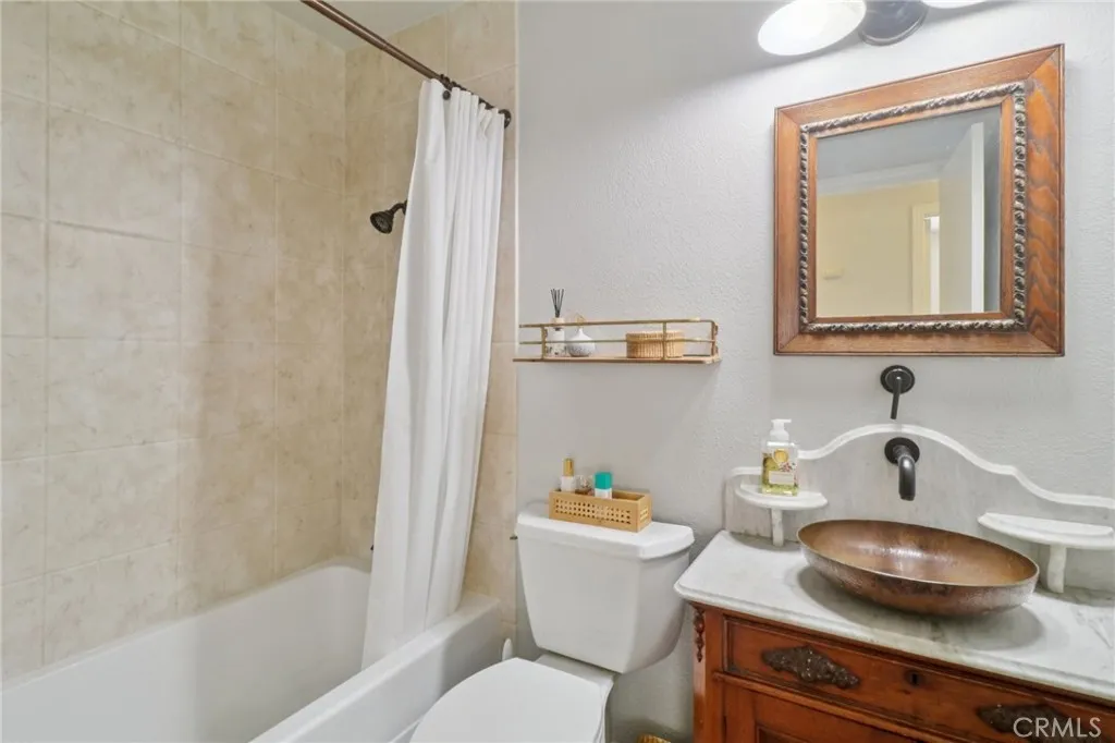 https://cdn.realtyfeed.com/cdn/127/306518971/b4ea621381ddce35d46d554f5d9cf25e.webp