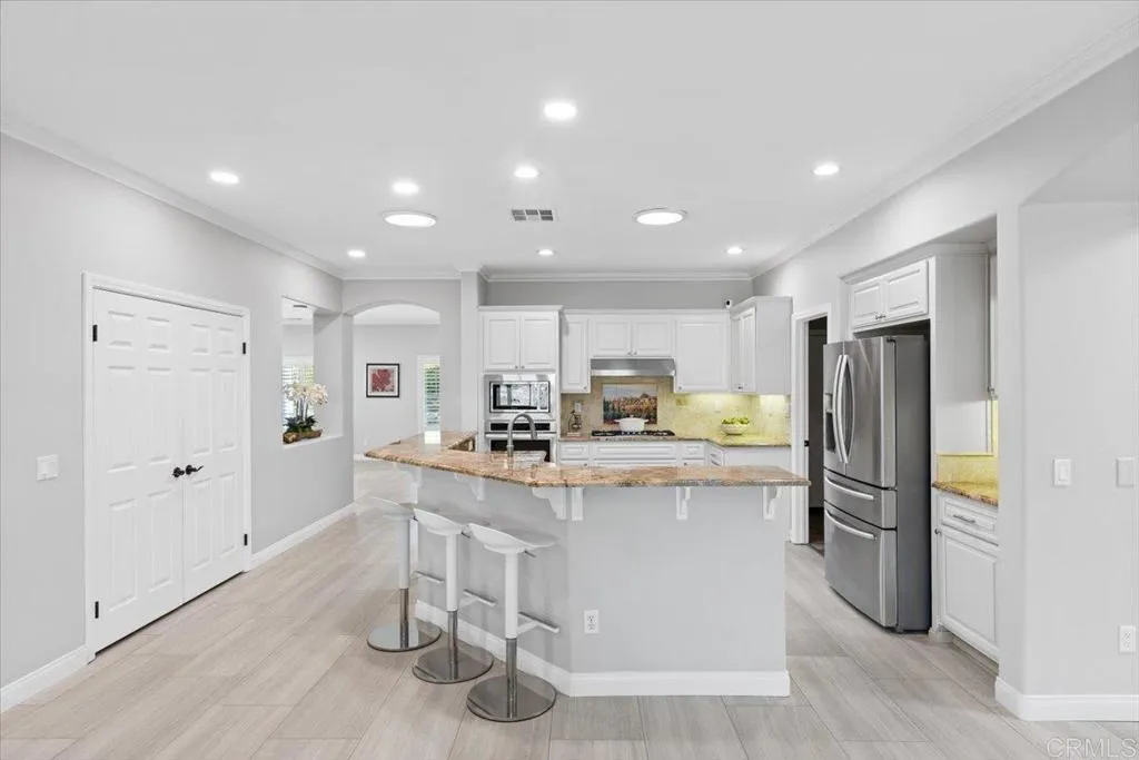 https://cdn.realtyfeed.com/cdn/127/306518997/68ebf6406157111f67b25e0d277ffcc0.webp