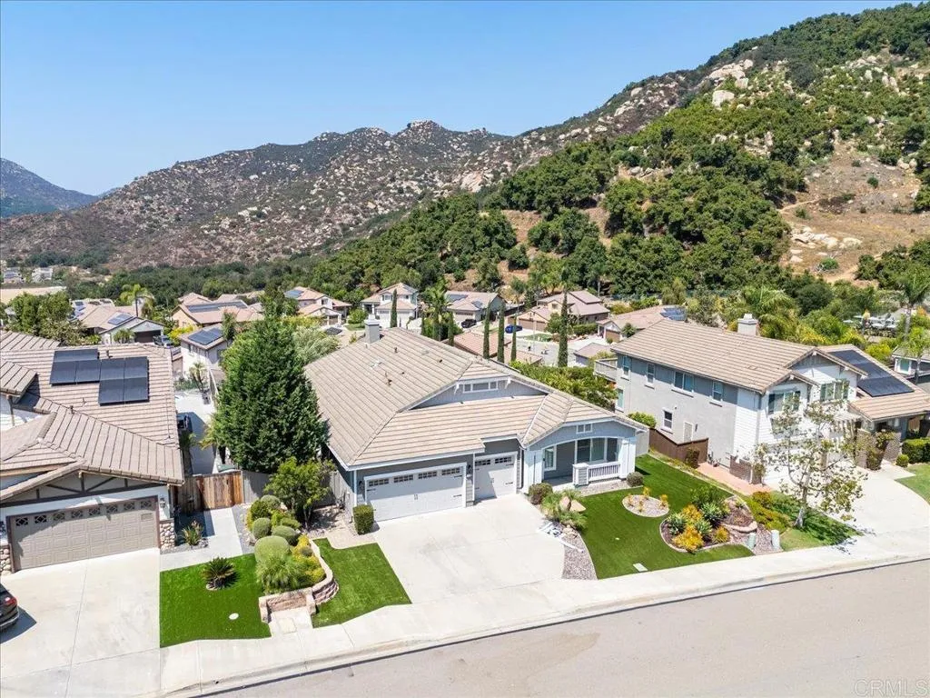 https://cdn.realtyfeed.com/cdn/127/306518997/8f413bab6b93d0a7eea109da85e000e3.webp
