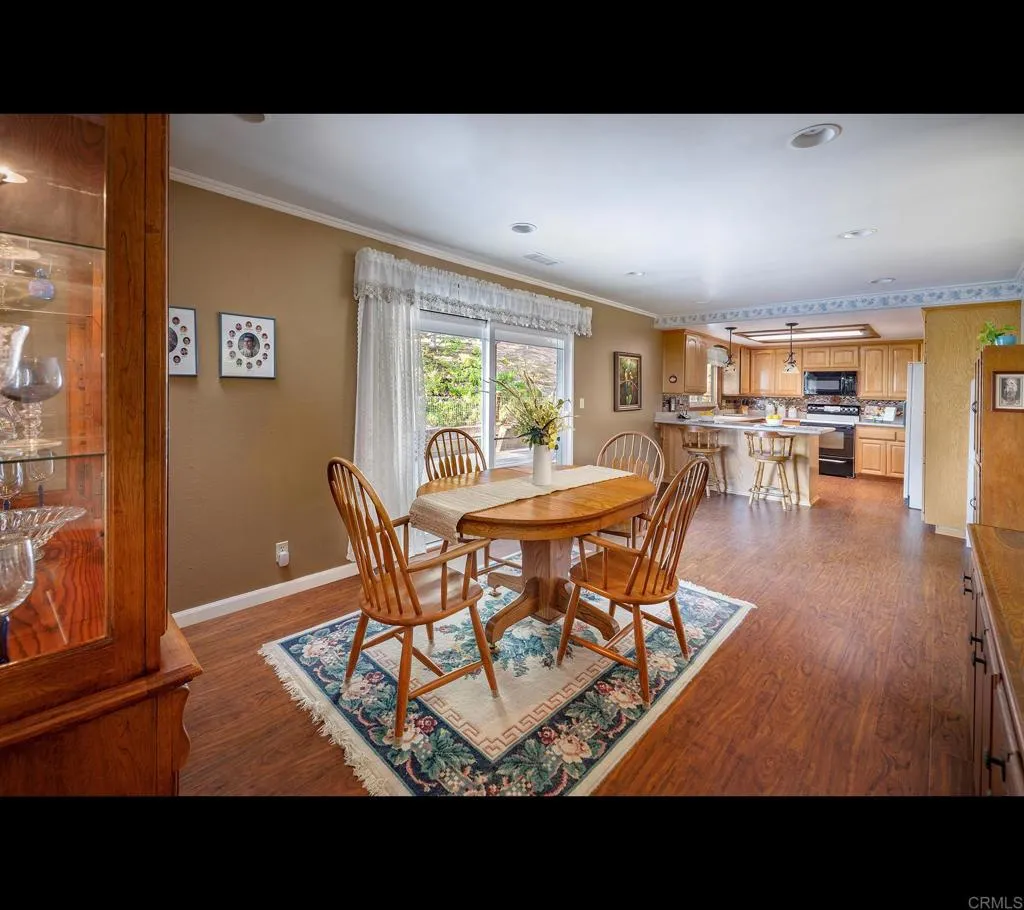 https://cdn.realtyfeed.com/cdn/127/306519019/09ec7b67e1454ead0a3aad879f75ae00.webp