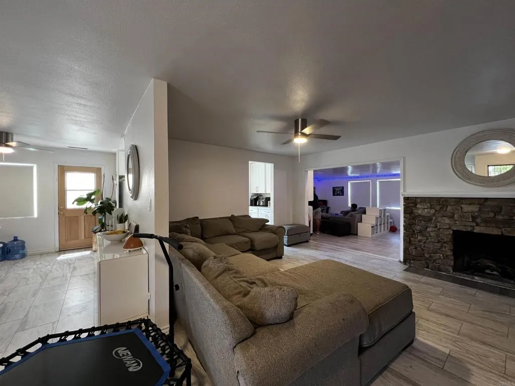 https://cdn.realtyfeed.com/cdn/127/306519037/028495f1ac8c577c958d6016fe228c62.webp