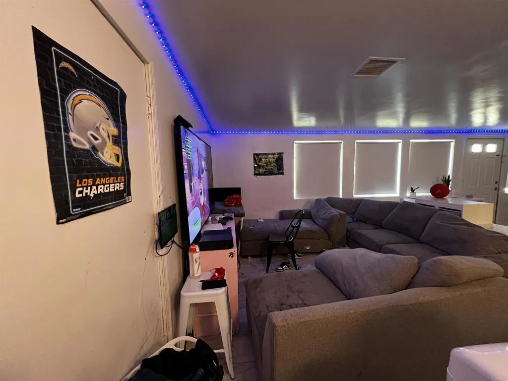 https://cdn.realtyfeed.com/cdn/127/306519037/0ff007bbb2bb193eeeb6b0752aea323b.webp
