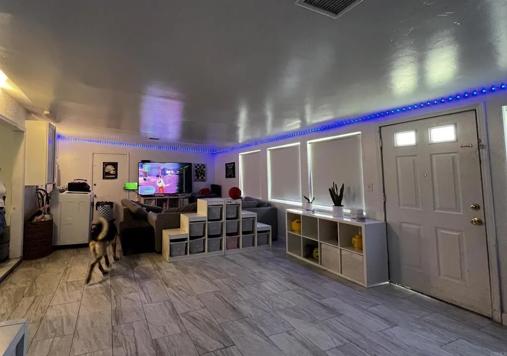 https://cdn.realtyfeed.com/cdn/127/306519037/e641127b0a9696a5cccce68fd82ba7c5.webp