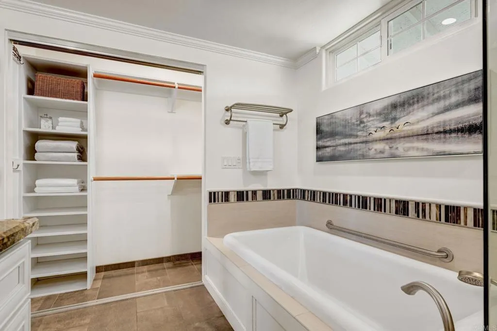 https://cdn.realtyfeed.com/cdn/127/306519109/5f5be5236aa81224d5f6118f6f8c3270.webp