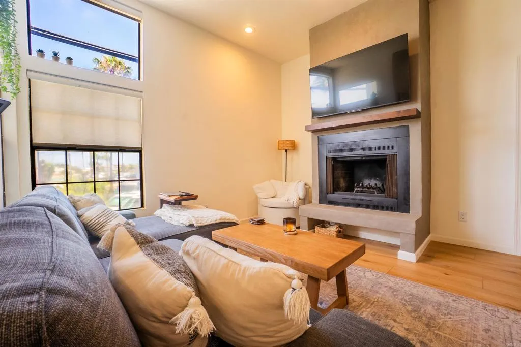 https://cdn.realtyfeed.com/cdn/127/306519167/2ce42f3fcdca2348615e57b03ab9e29a.webp
