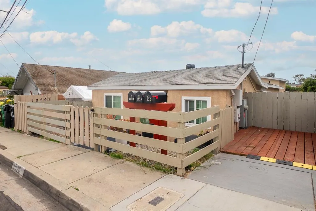 https://cdn.realtyfeed.com/cdn/127/306519223/91c3facd2505333eca95f142a1031cd5.webp