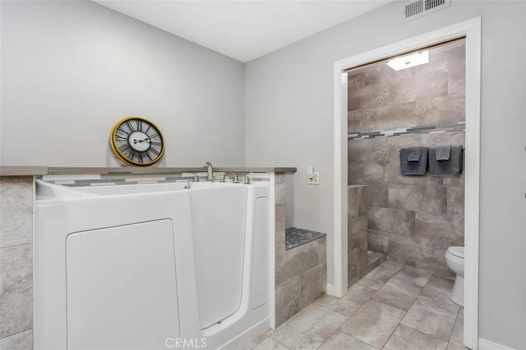 https://cdn.realtyfeed.com/cdn/127/306519226/38c7ef0d12e560ff726a610522fcc322.webp