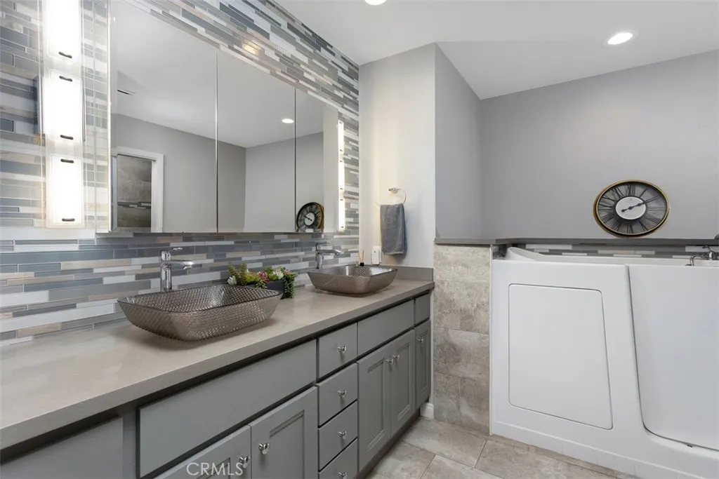https://cdn.realtyfeed.com/cdn/127/306519226/e49a1d97be86b4a1f7f1de26678f78e6.webp