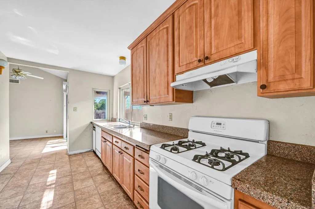 https://cdn.realtyfeed.com/cdn/127/306519228/42d2dc74ba88a790a17e2d2ca77c0a2f.webp