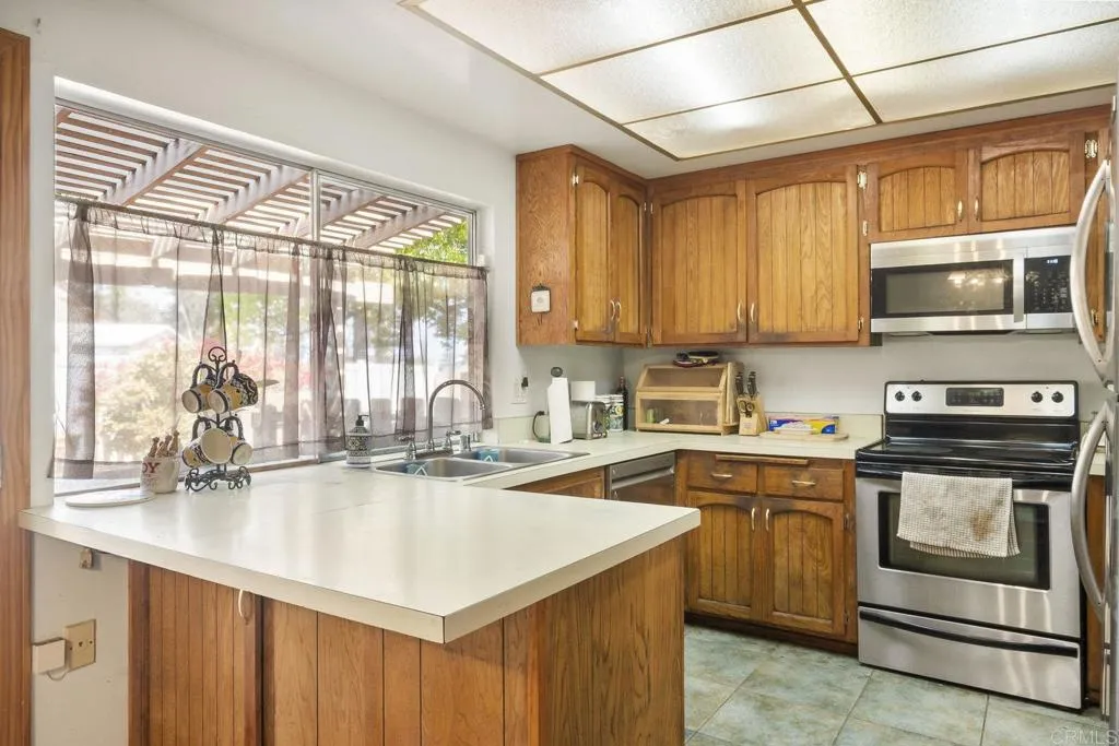 https://cdn.realtyfeed.com/cdn/127/306519267/8958919198f044f696396944621994cd.webp