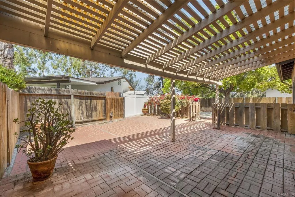 https://cdn.realtyfeed.com/cdn/127/306519267/cde4ce115c7786cccb8e6f1a906d636f.webp