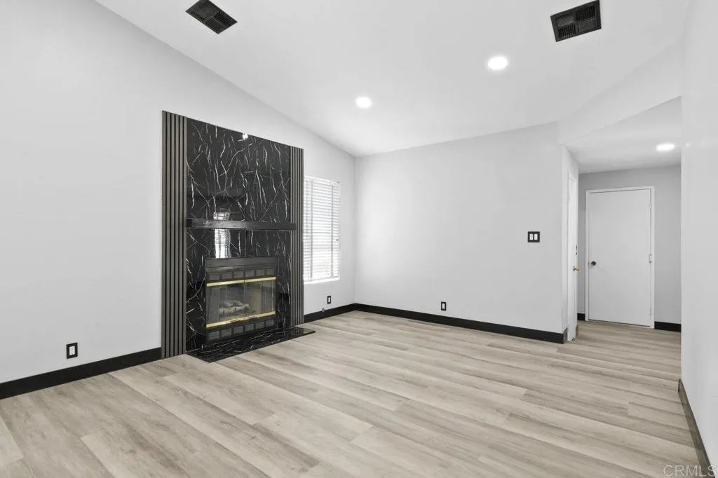 https://cdn.realtyfeed.com/cdn/127/306519328/35fb4f197f9dd44c91d527aed2f4c65a.webp