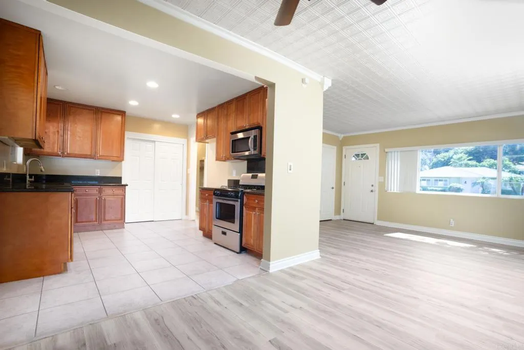 https://cdn.realtyfeed.com/cdn/127/306519363/78ef8e71aa266765d964e3a0a6a8bb20.webp