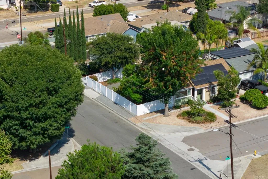 https://cdn.realtyfeed.com/cdn/127/306519363/8d4a857efd225f5e9ac7127dbad325cd.webp
