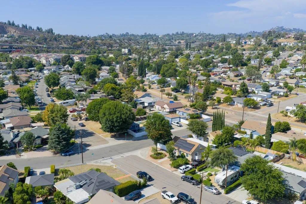https://cdn.realtyfeed.com/cdn/127/306519363/fded62ebfd461b3c2d0f1cdd7e205e92.webp