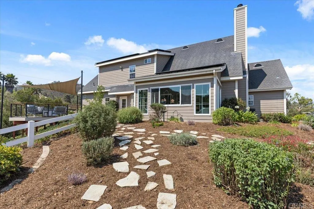 https://cdn.realtyfeed.com/cdn/127/306519401/33dbc485df507af683e2d70ec410f8a4.webp