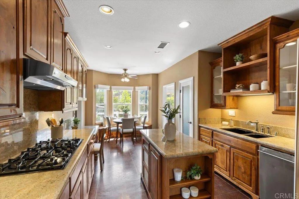https://cdn.realtyfeed.com/cdn/127/306519401/393e2edcad18e4091659ea79ce80f551.webp