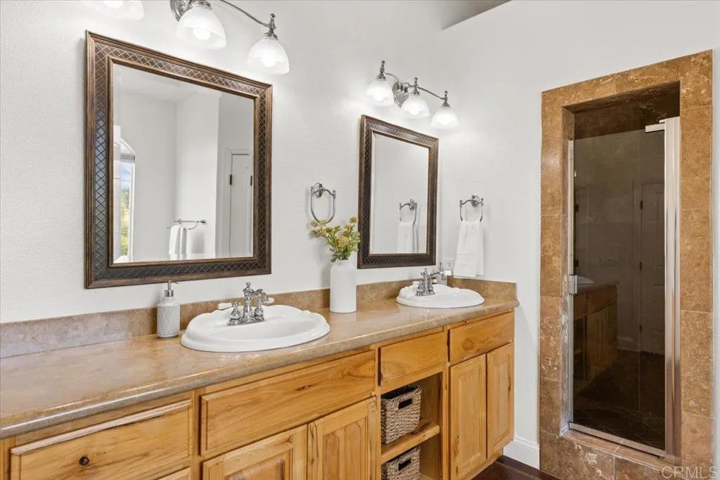 https://cdn.realtyfeed.com/cdn/127/306519401/3e4b8c5c4feefeaca84a24fdb8653d1a.webp