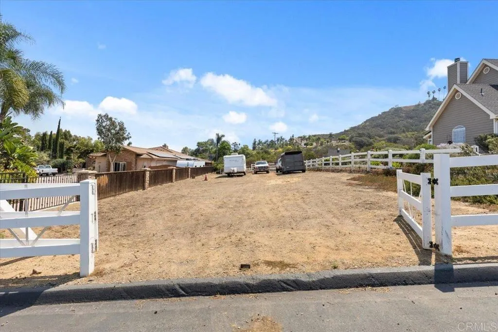 https://cdn.realtyfeed.com/cdn/127/306519401/9b3dcb21dc132e25e3d52a7948235815.webp