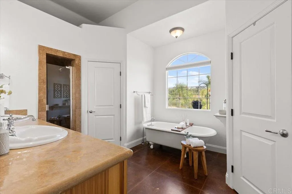 https://cdn.realtyfeed.com/cdn/127/306519401/bae1580550caebbf47f2282275c52e4c.webp