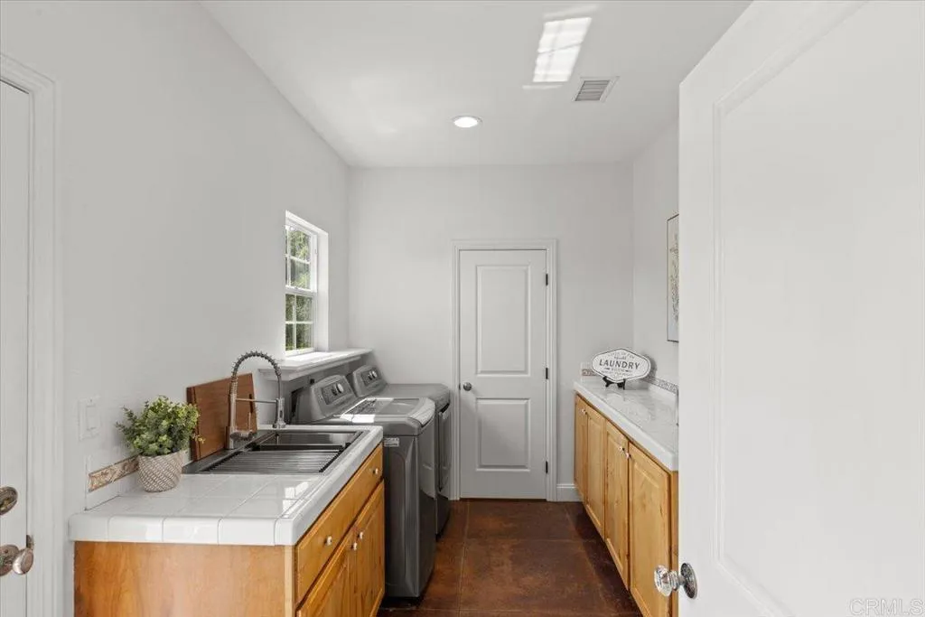 https://cdn.realtyfeed.com/cdn/127/306519401/e9f302141c8f0c455eea2c0ff883be0a.webp