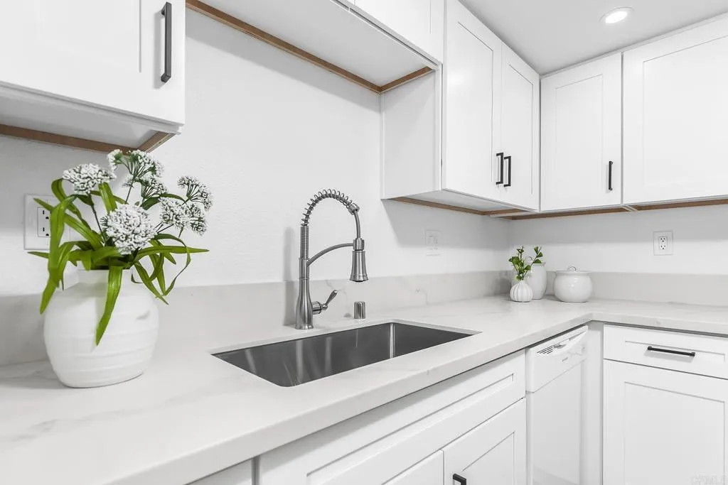 https://cdn.realtyfeed.com/cdn/127/306519413/67a599ddc489ea1991f0071731fd8b52.webp
