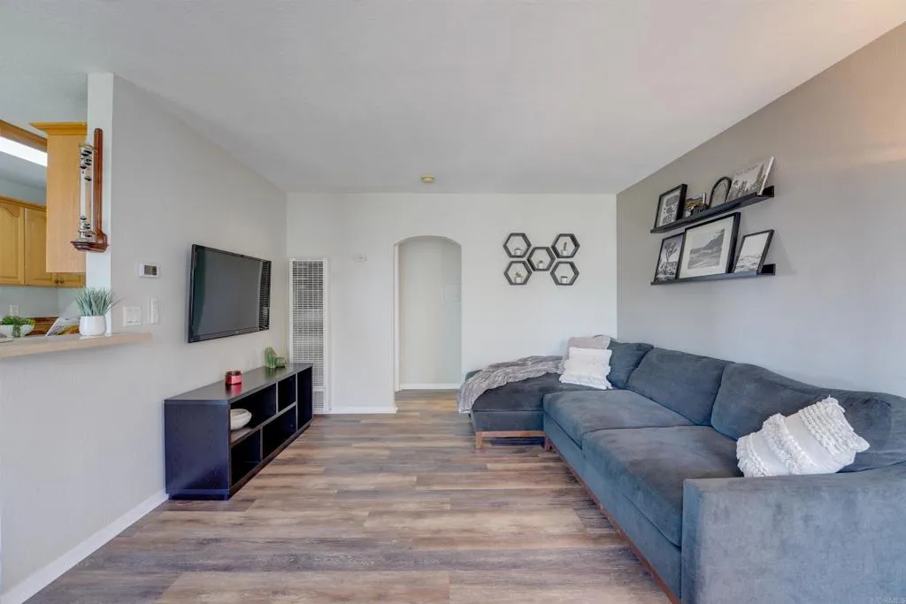 https://cdn.realtyfeed.com/cdn/127/306519458/dc569d7f8a6a441a1699cddb2df602b8.webp