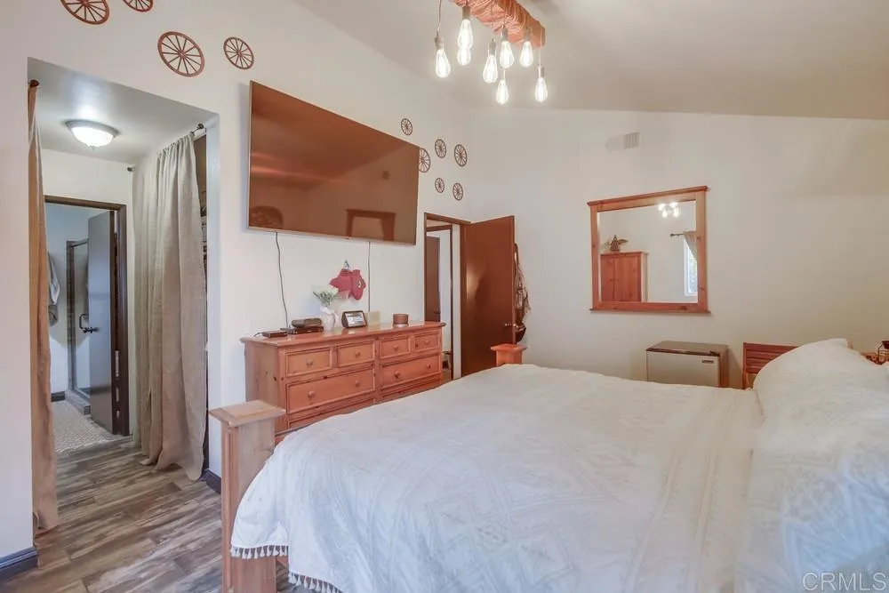 https://cdn.realtyfeed.com/cdn/127/306519523/09eb9376cb3c7124eaea7a9fb76c92b5.webp