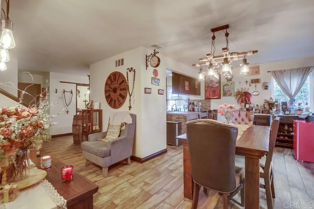 https://cdn.realtyfeed.com/cdn/127/306519523/43cef78c8fc0287d721cc729f7b29436.webp
